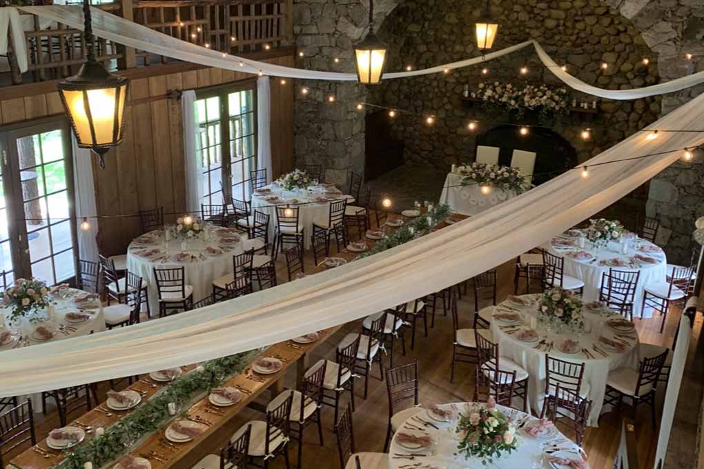 Display of the reception tables and room decor